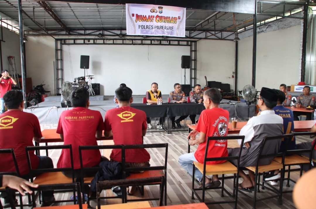 Kapolres Parepare Gelar Jumat Curhat Bersama Para Korwil Sporter PSM Makassar di Kota Parepare